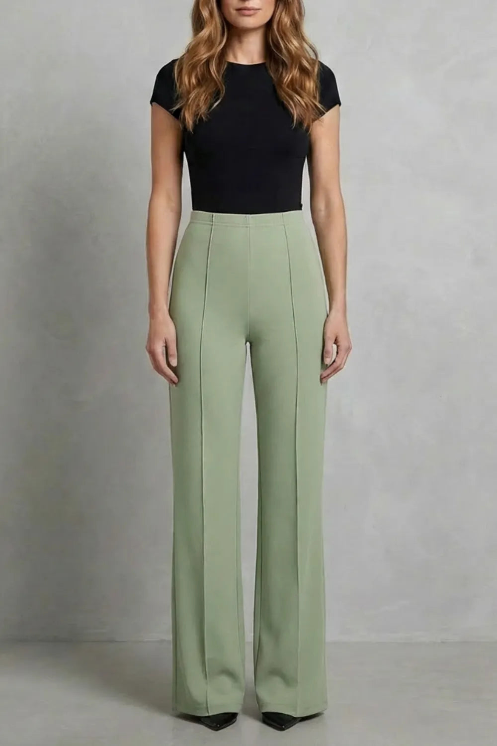 Streamlined silhouette – High-waist wide-leg trousers