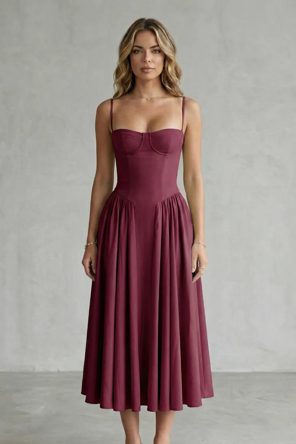 Timeless structure – Women’s Sleeveless Structured Dress