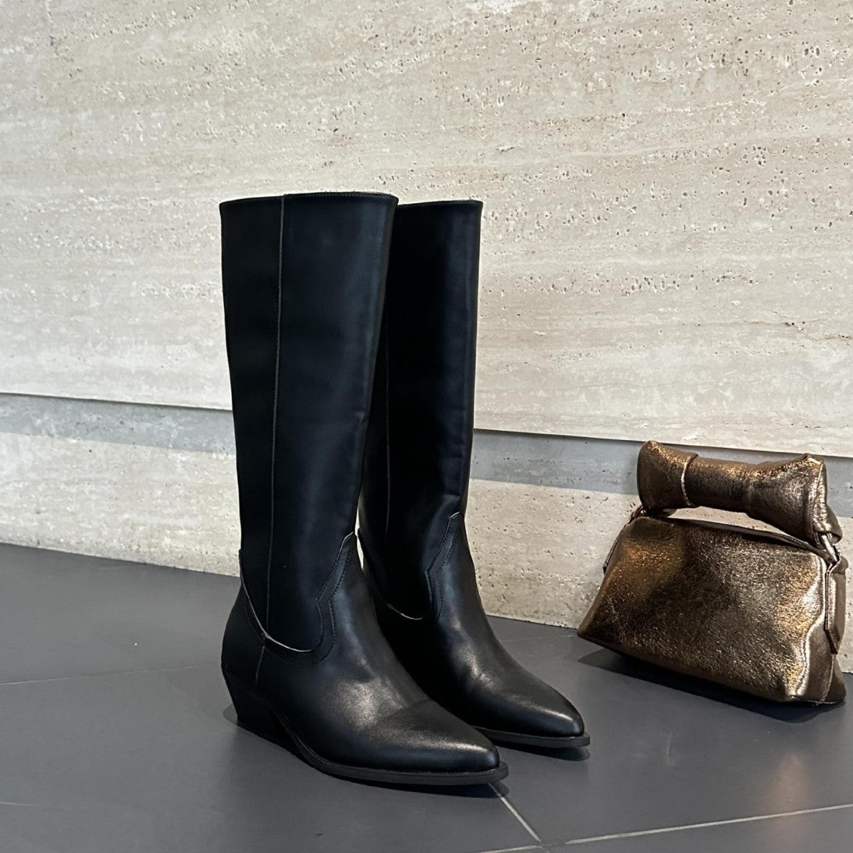 AURA? - Sleek High-Rise Boots