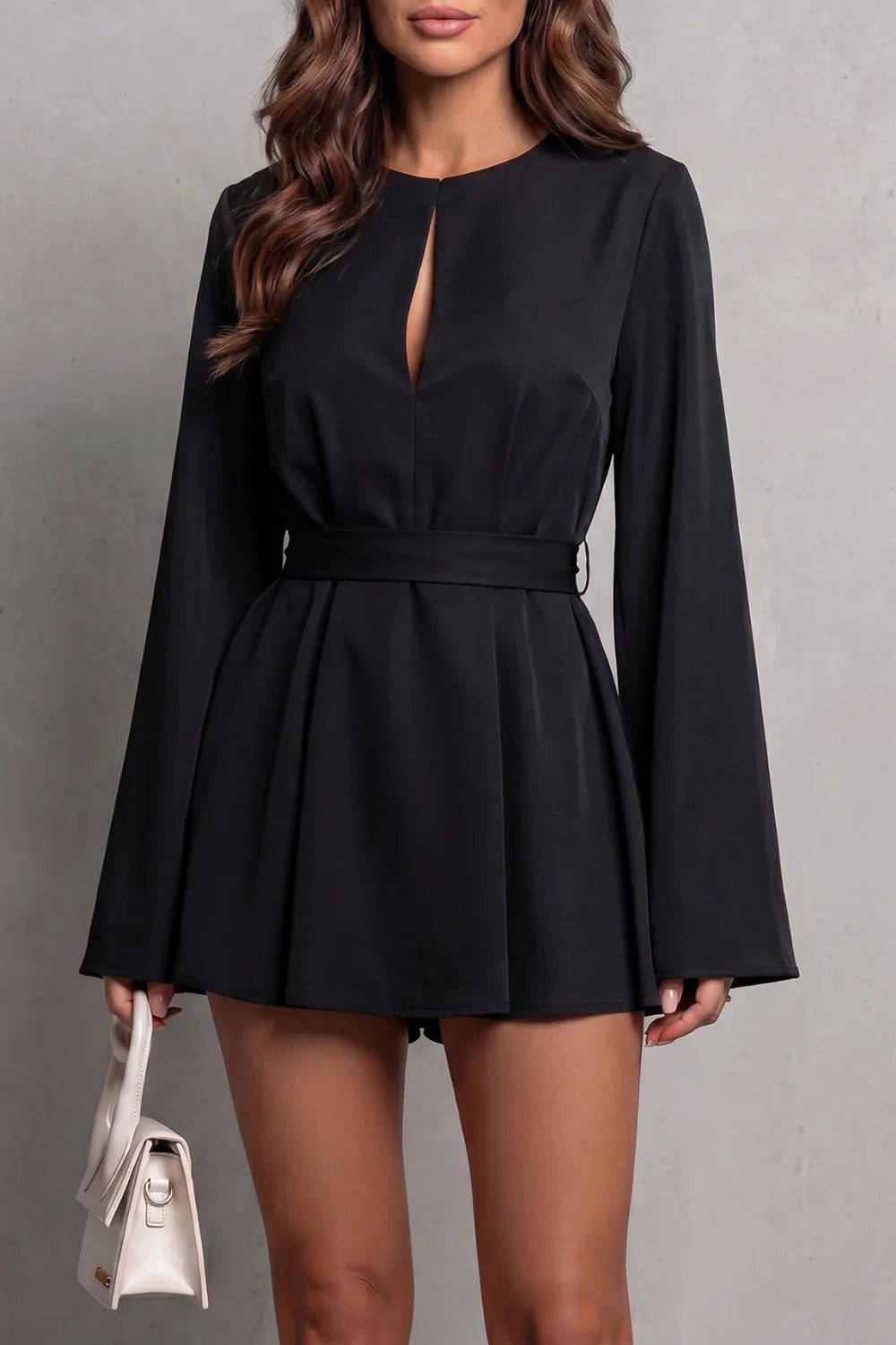 Romantic open-back design – Mini dress