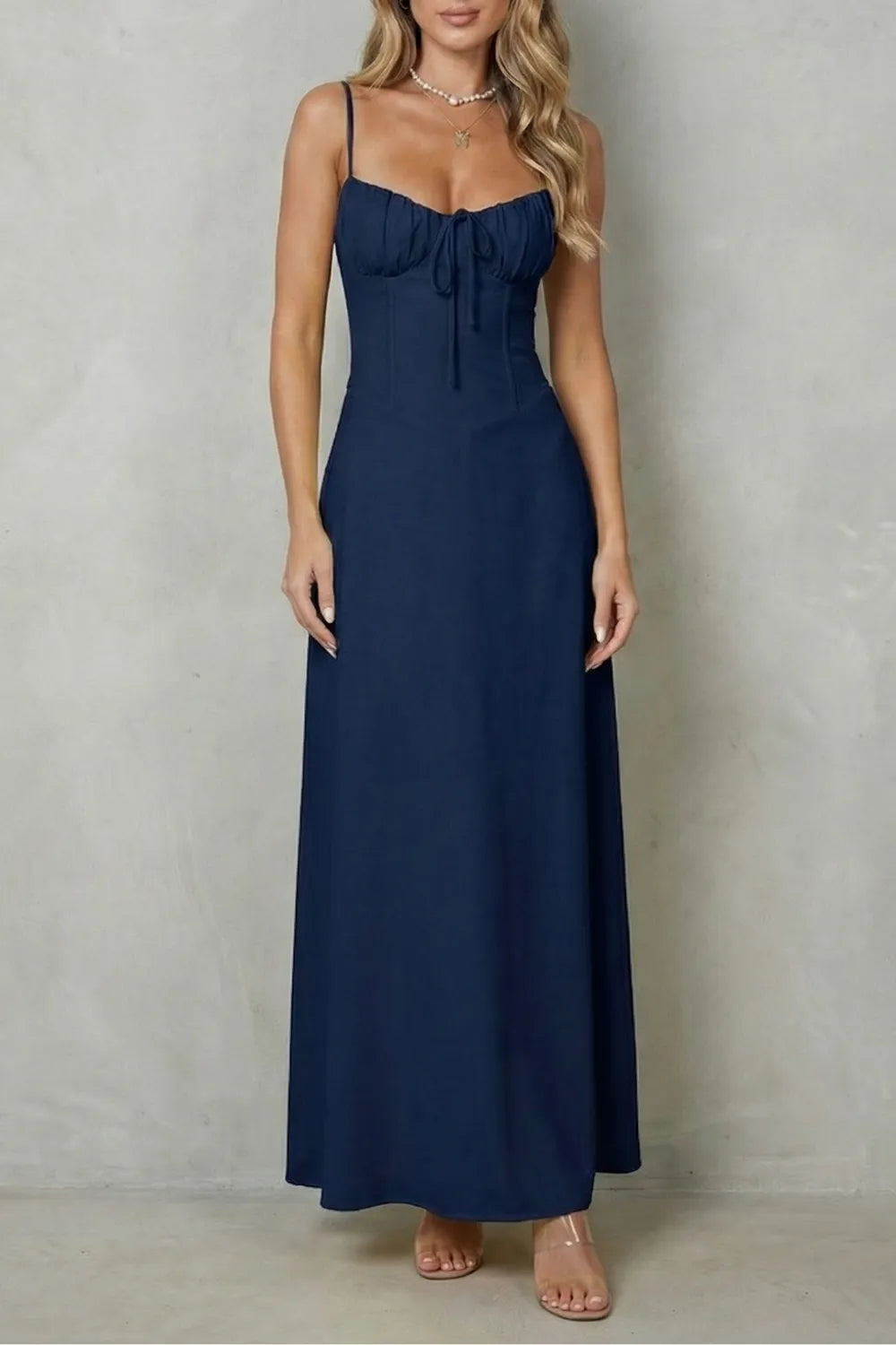 Soft corset charm – Sleeveless flowing maxi dress