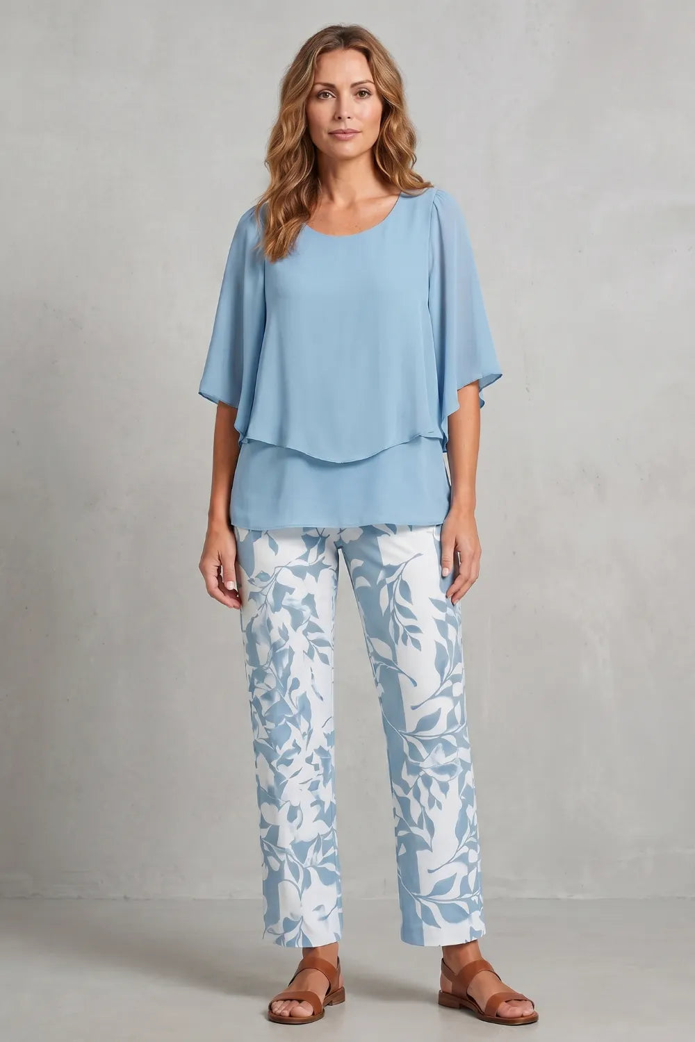 Botanical print elegance – Two-piece trouser set