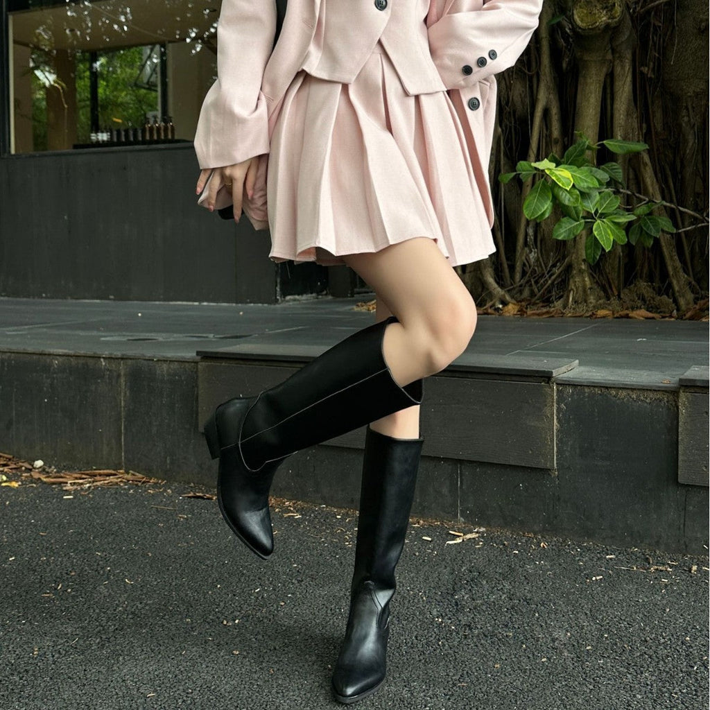 AURA? - Sleek High-Rise Boots