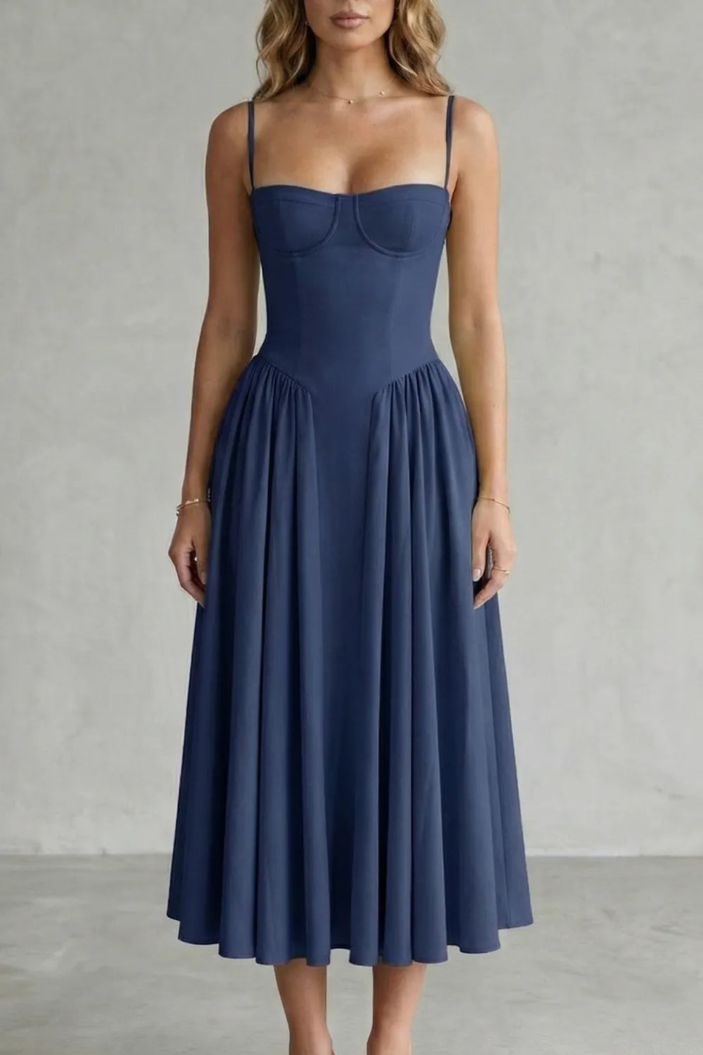 Timeless structure – Women’s Sleeveless Structured Dress