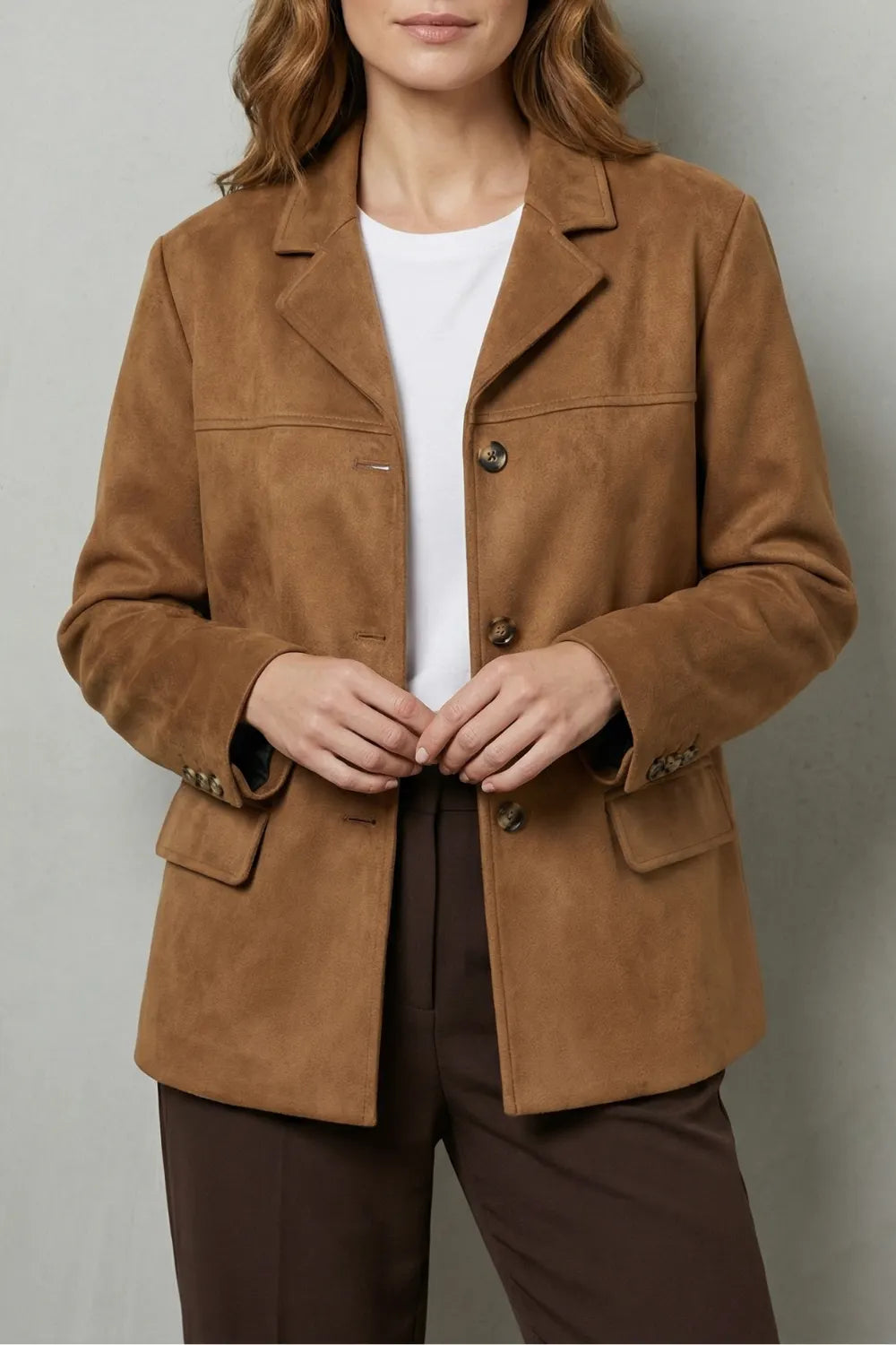 Structured shoulders – Suede blazer