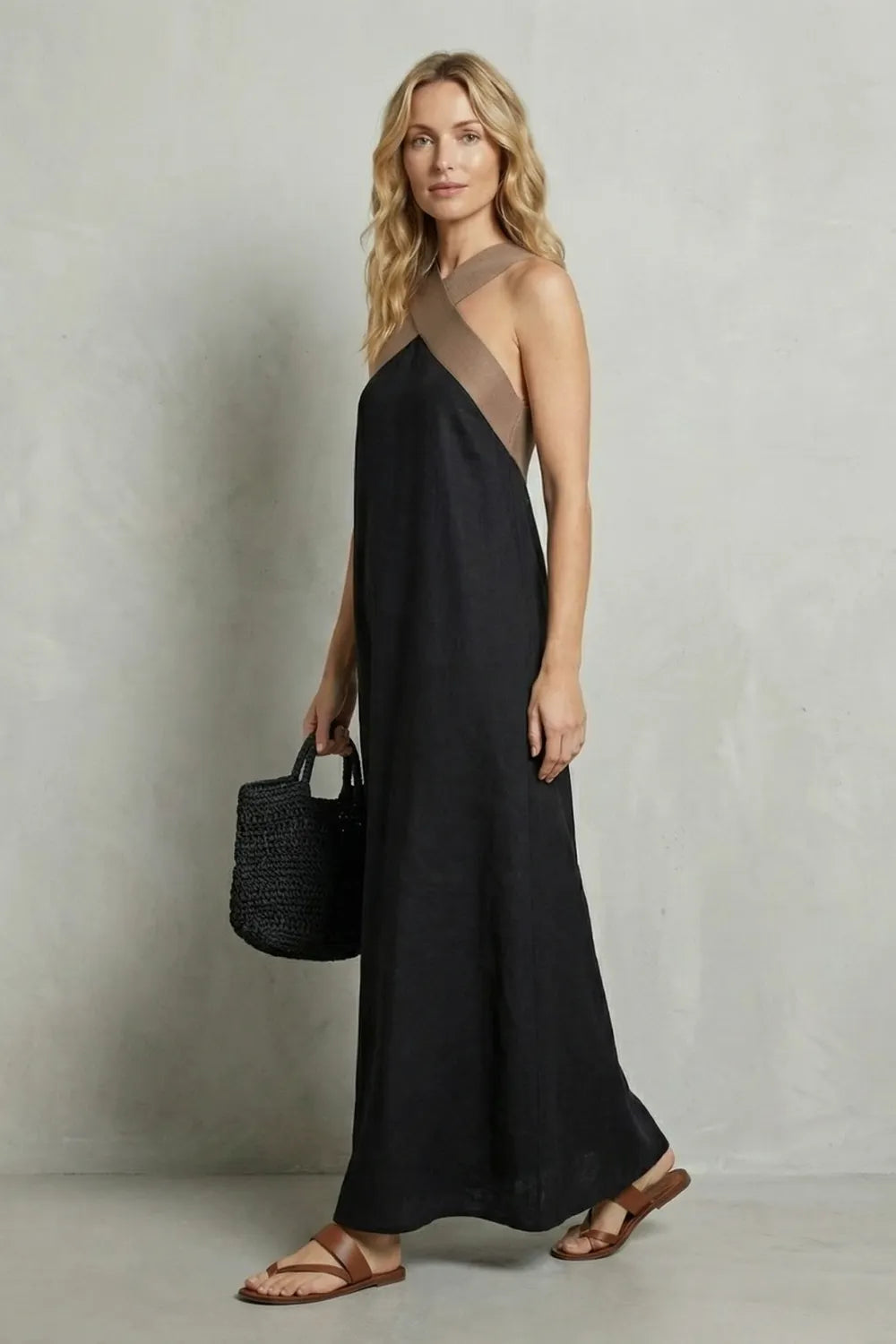 Cross-halter elegance – Maxi dress