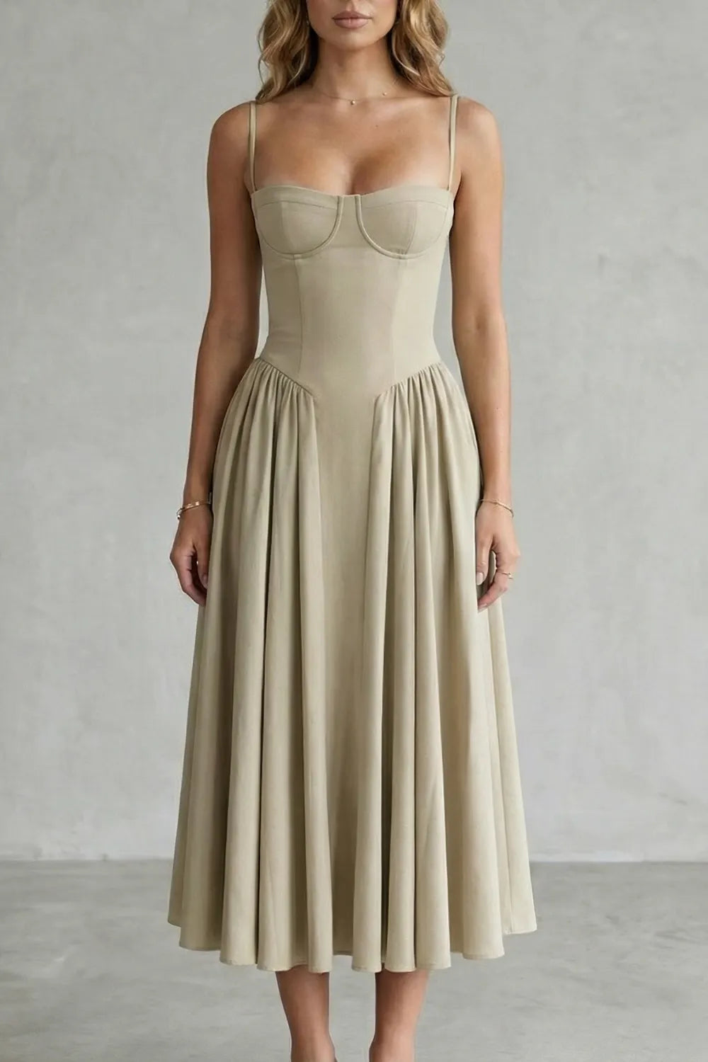 Timeless structure – Women’s Sleeveless Structured Dress