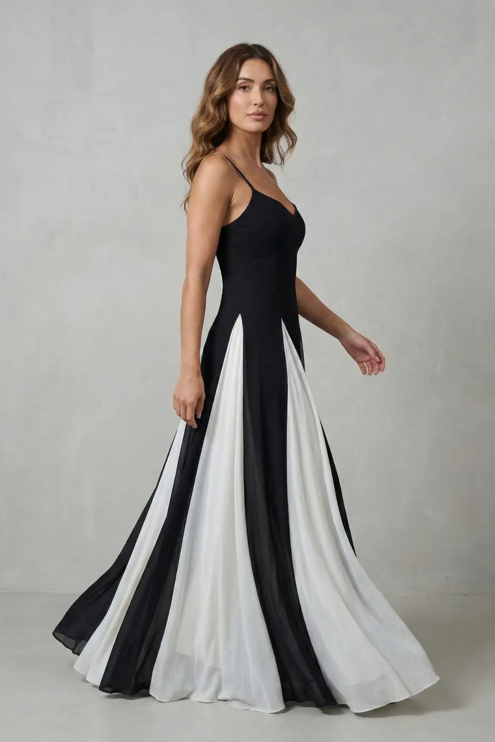 Modern contrast – Women’s Elegant Maxi Dress