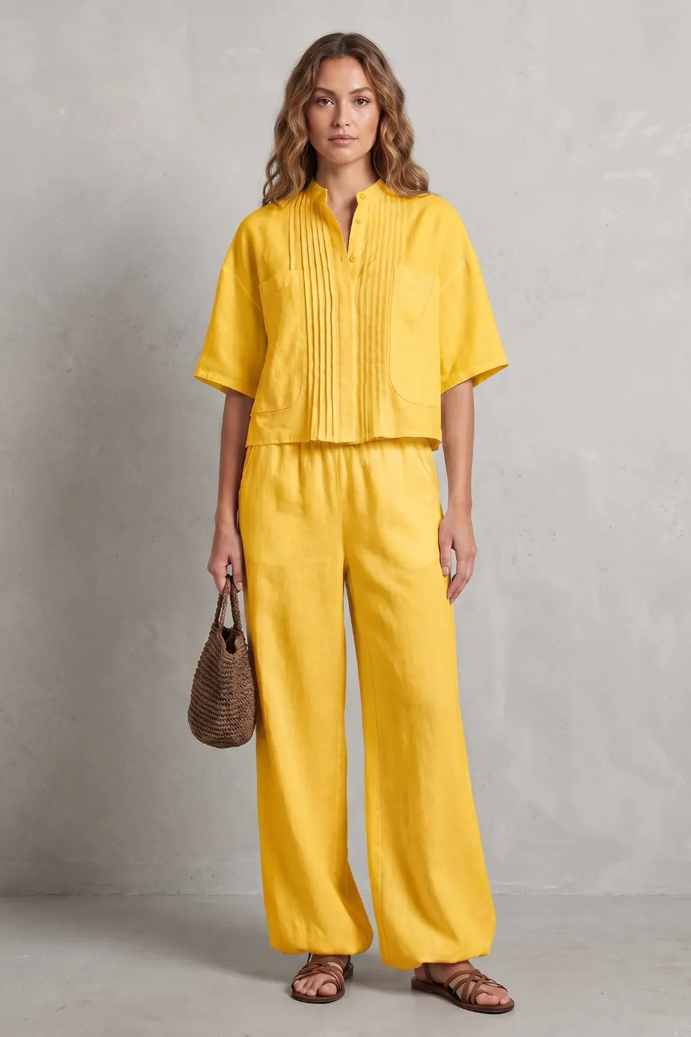 Breezy pleated elegance – Trouser set