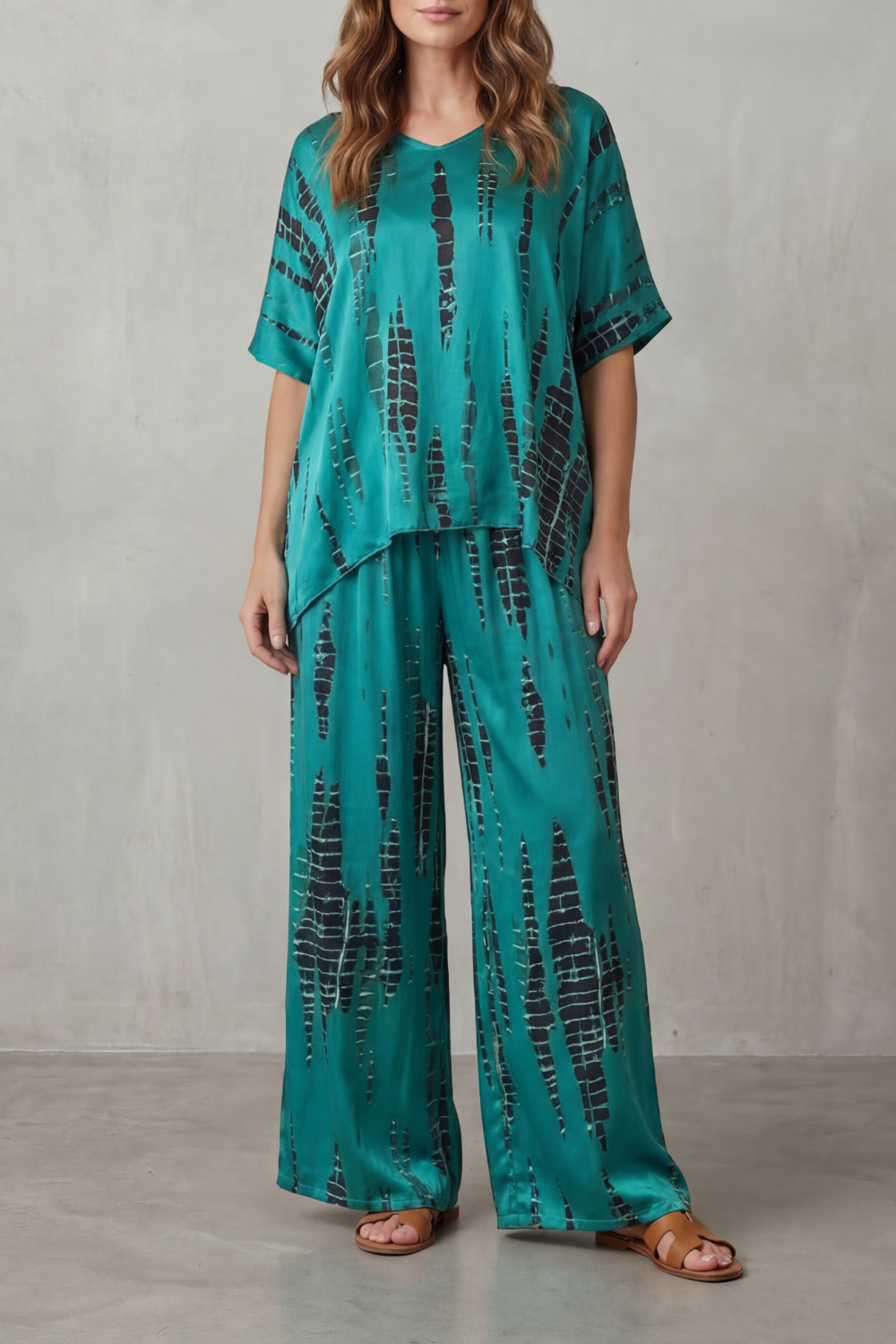 Abstract Print Detail – Wide-Leg Lounge Set