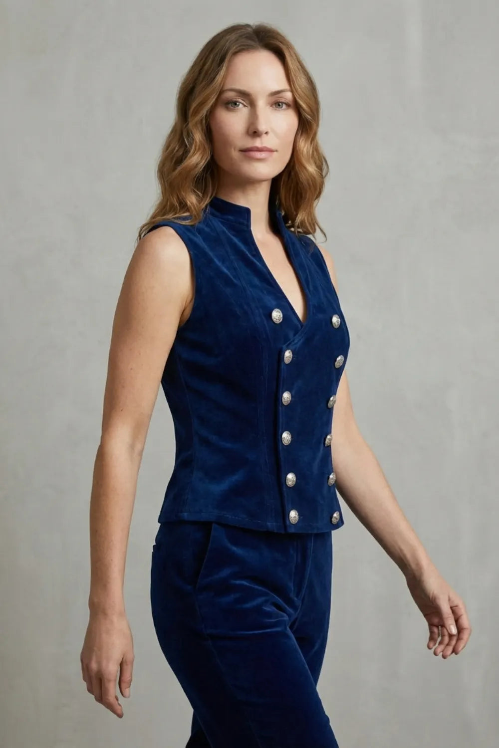 Double-breasted cut – Velvet military vest