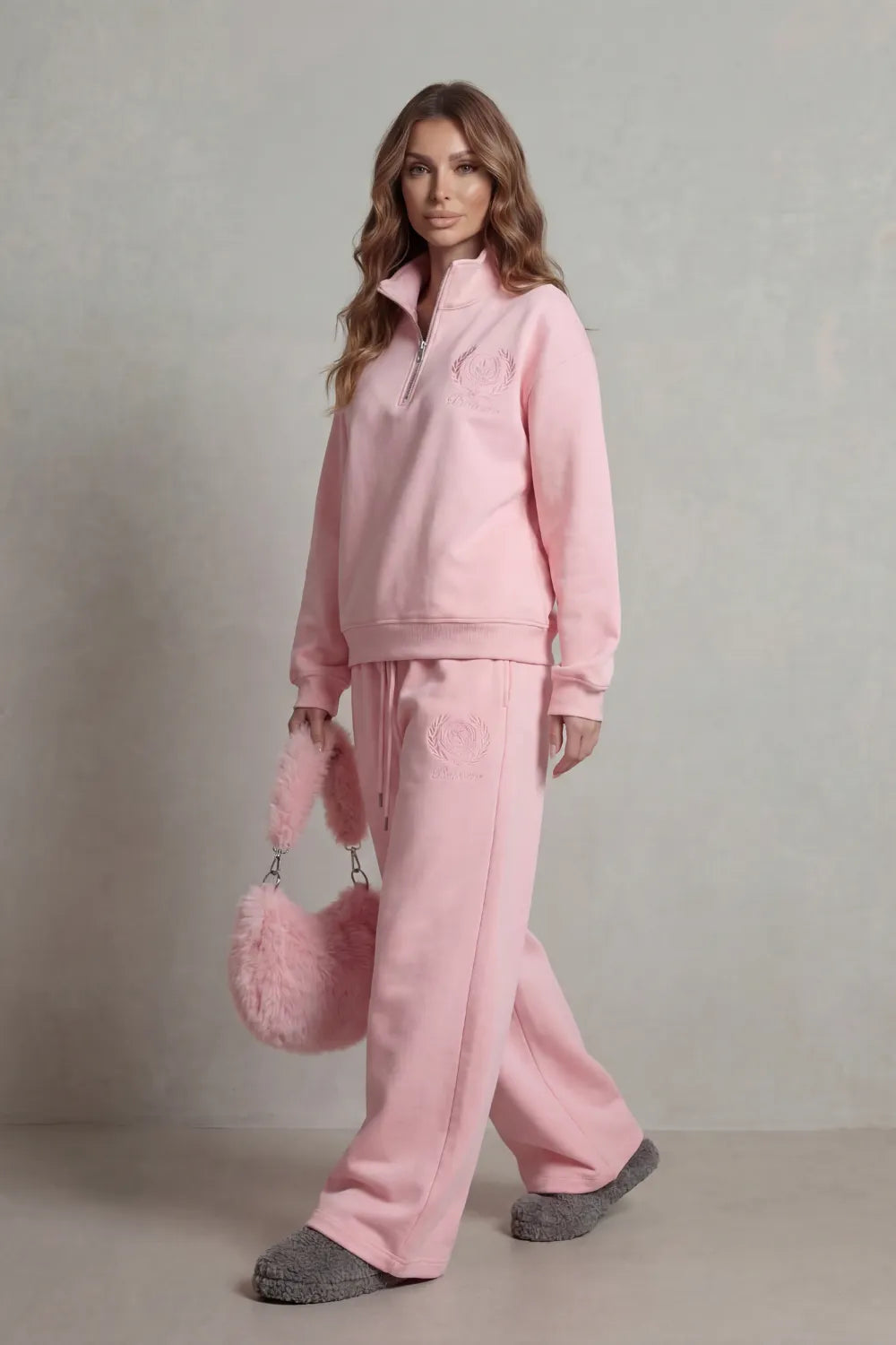 Embroidered crest – Zip lounge set