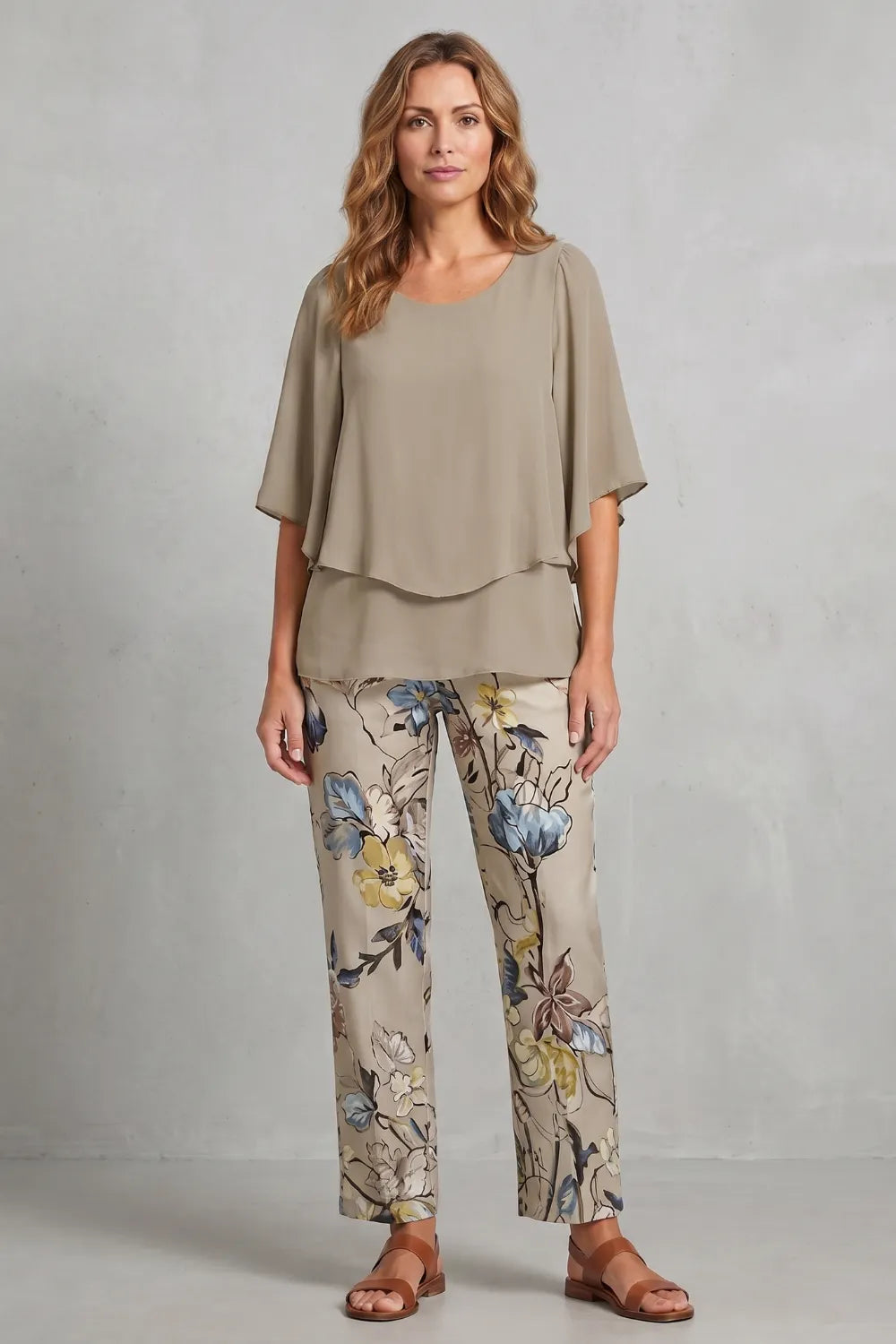 Botanical print elegance – Two-piece trouser set