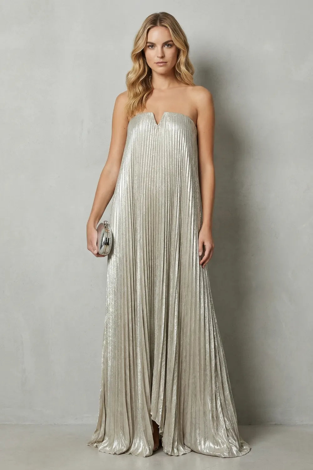 Luminous pleated flow – Strapless metallic gown