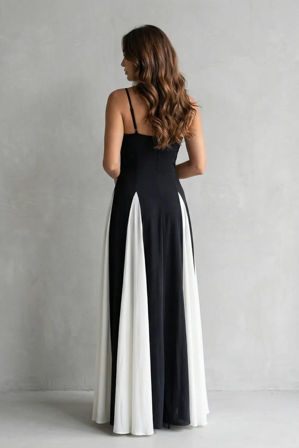 Modern contrast – Women’s Elegant Maxi Dress