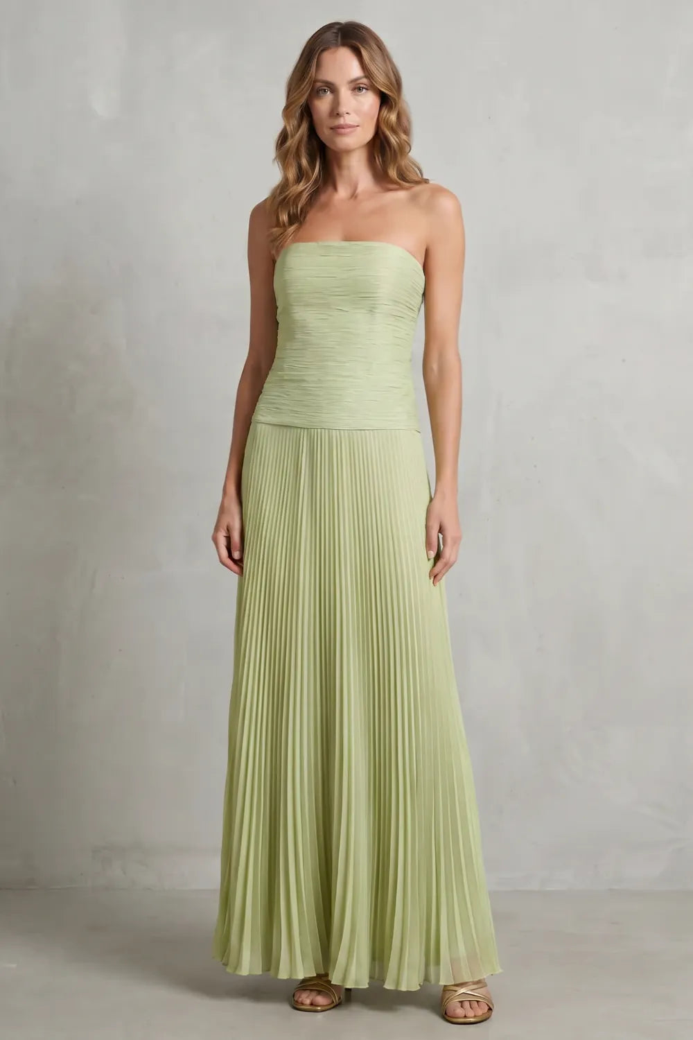 Pleated strapless elegance – Maxi dress