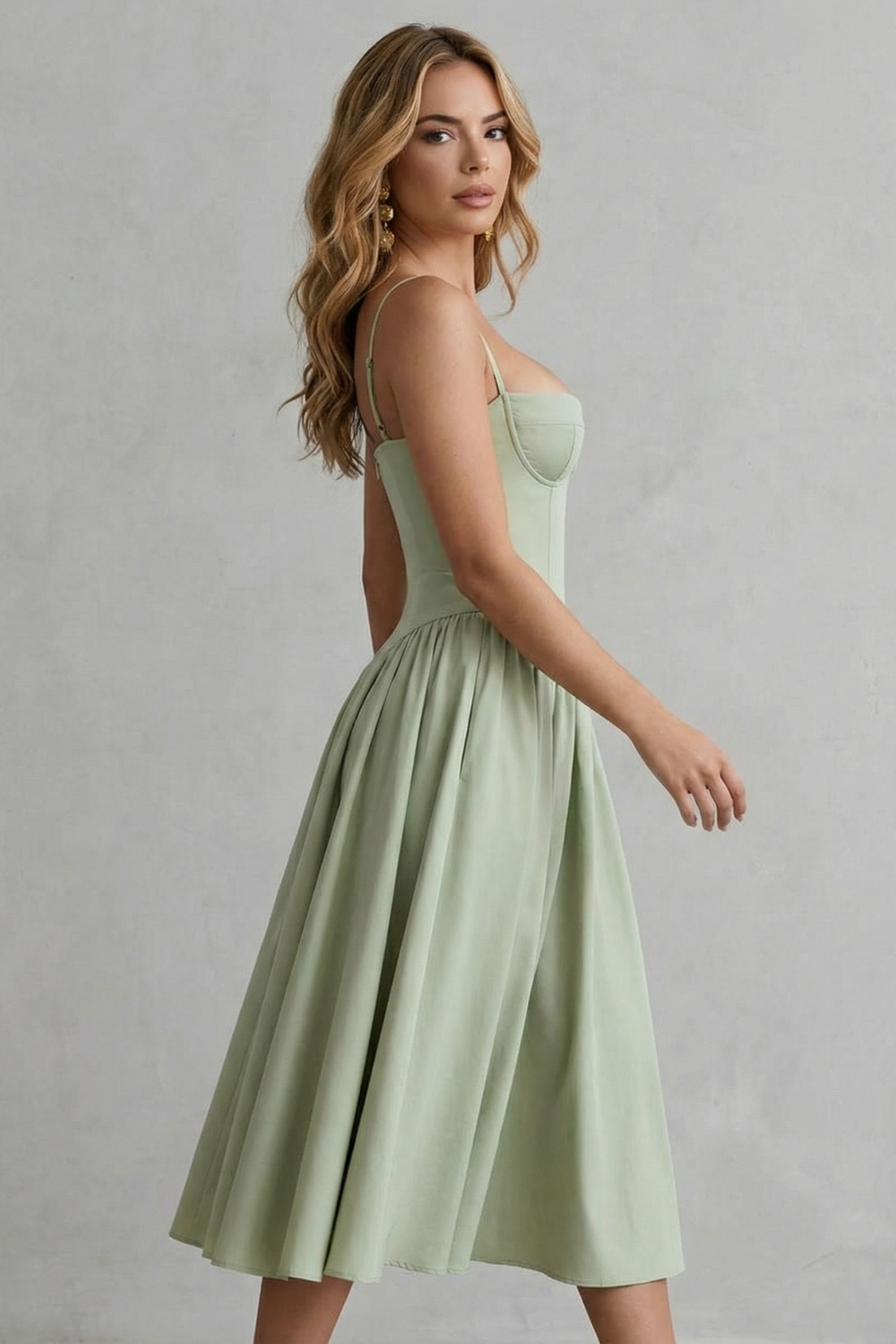 Timeless structure – Women’s Sleeveless Structured Dress