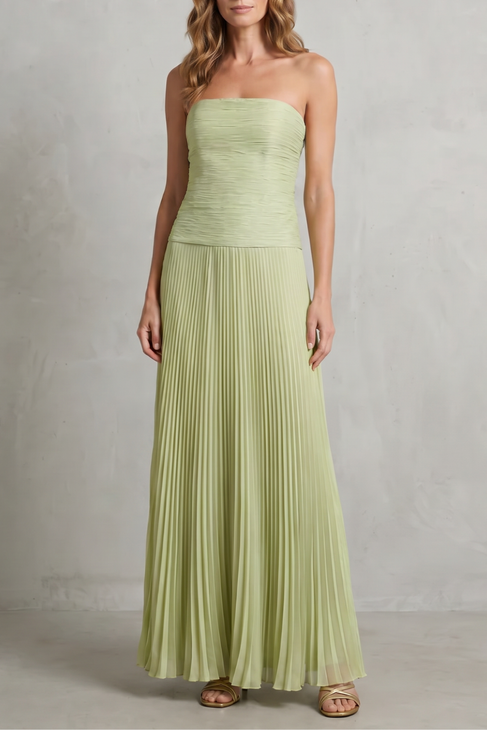 Pleated strapless elegance – Maxi dress