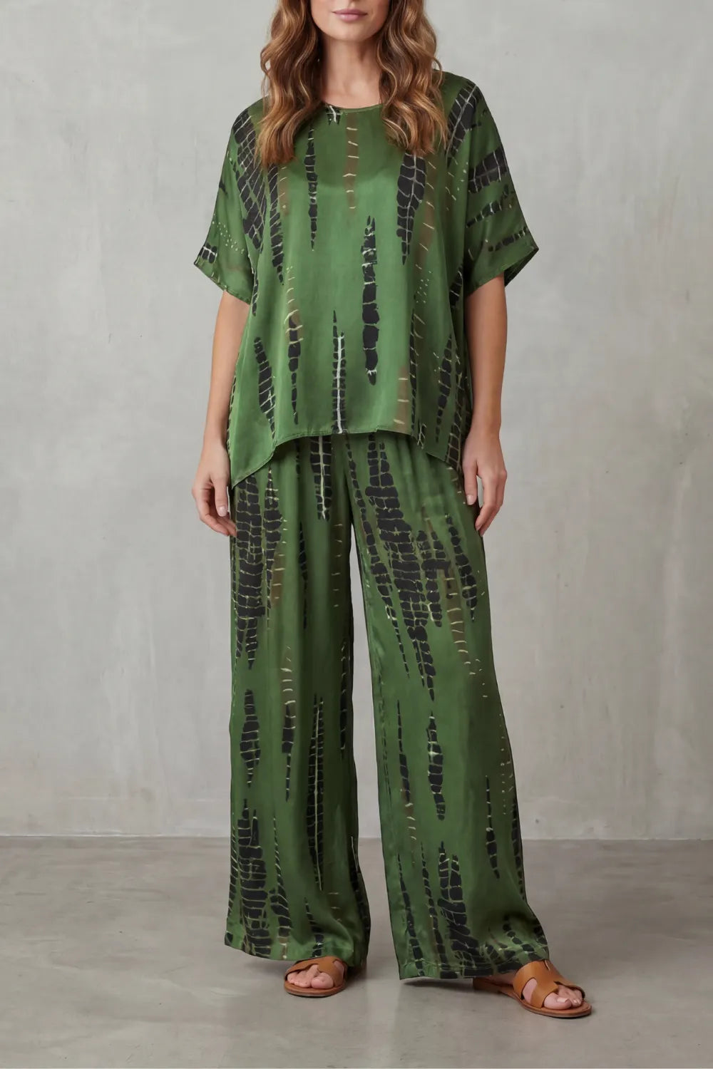 Abstract Print Detail – Wide-Leg Lounge Set
