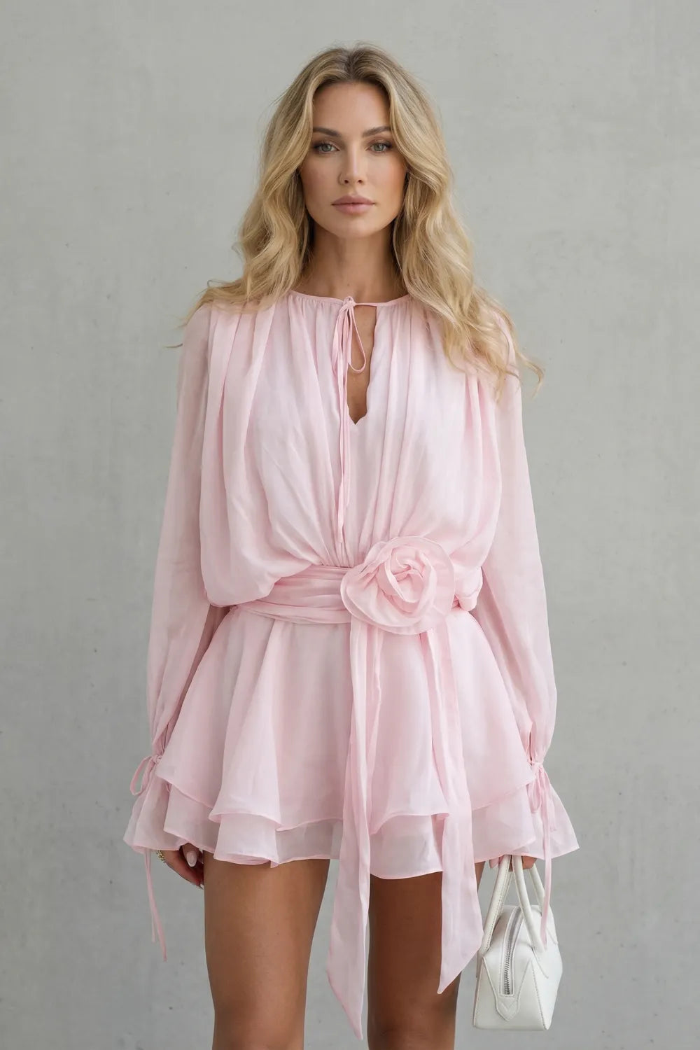 Rose detail elegance – Mini dress