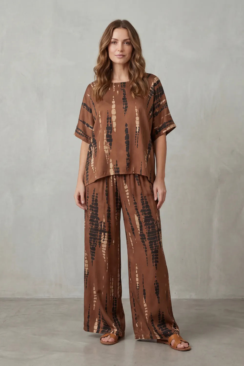 Abstract Print Detail – Wide-Leg Lounge Set