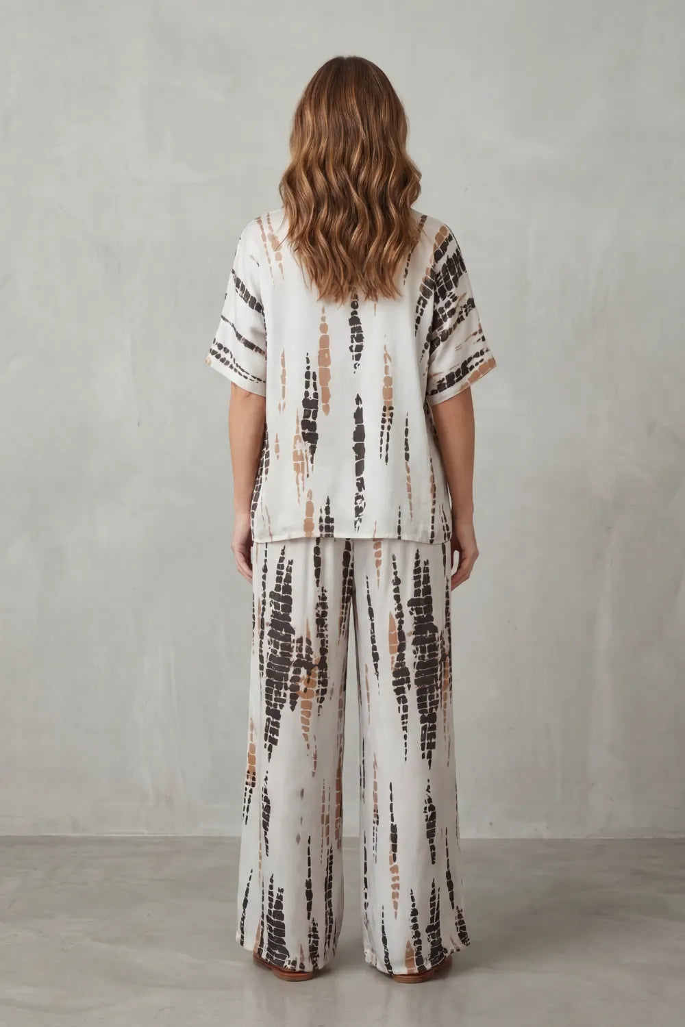 Abstract Print Detail – Wide-Leg Lounge Set