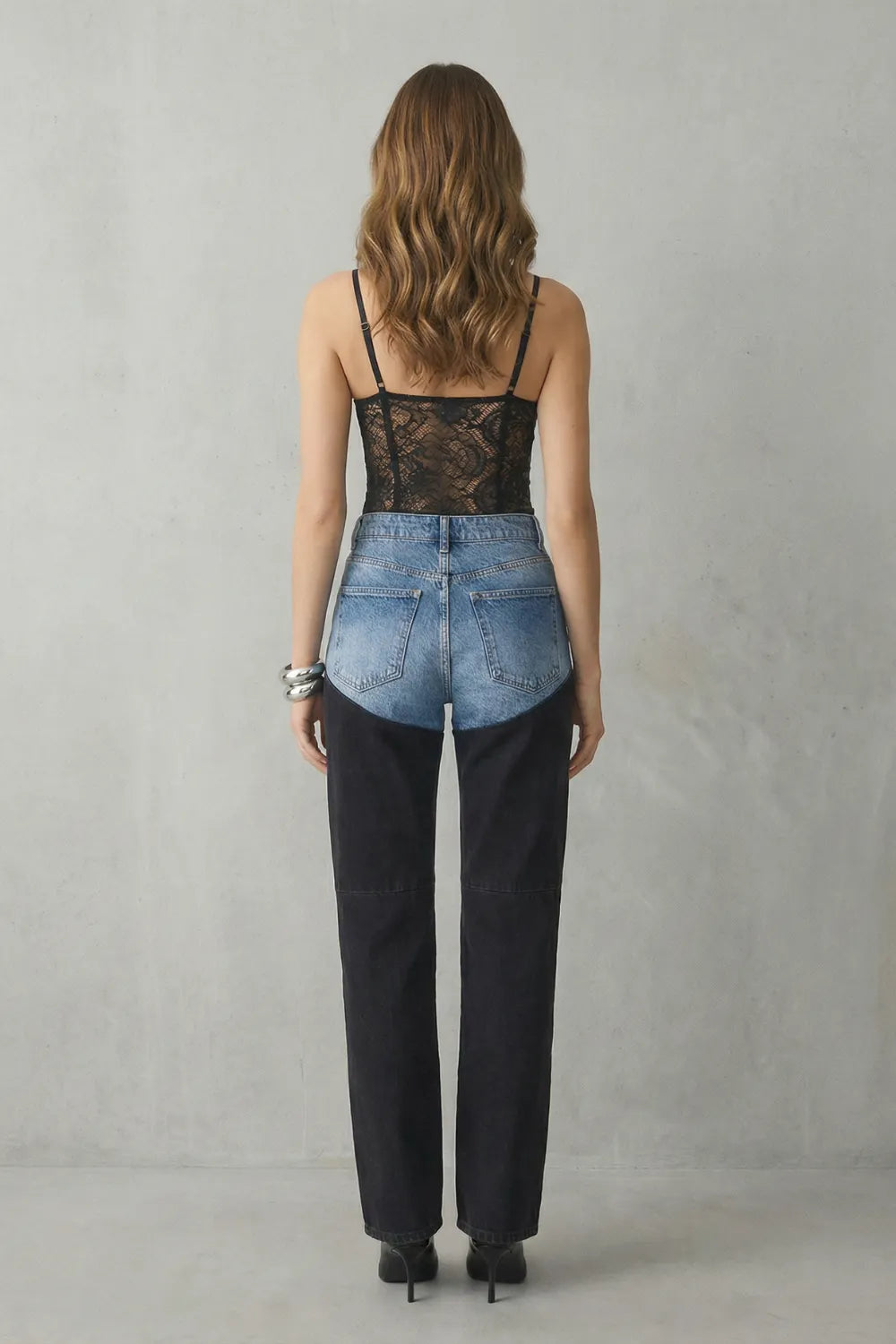 Two-tone illusion – High-rise straight jeans