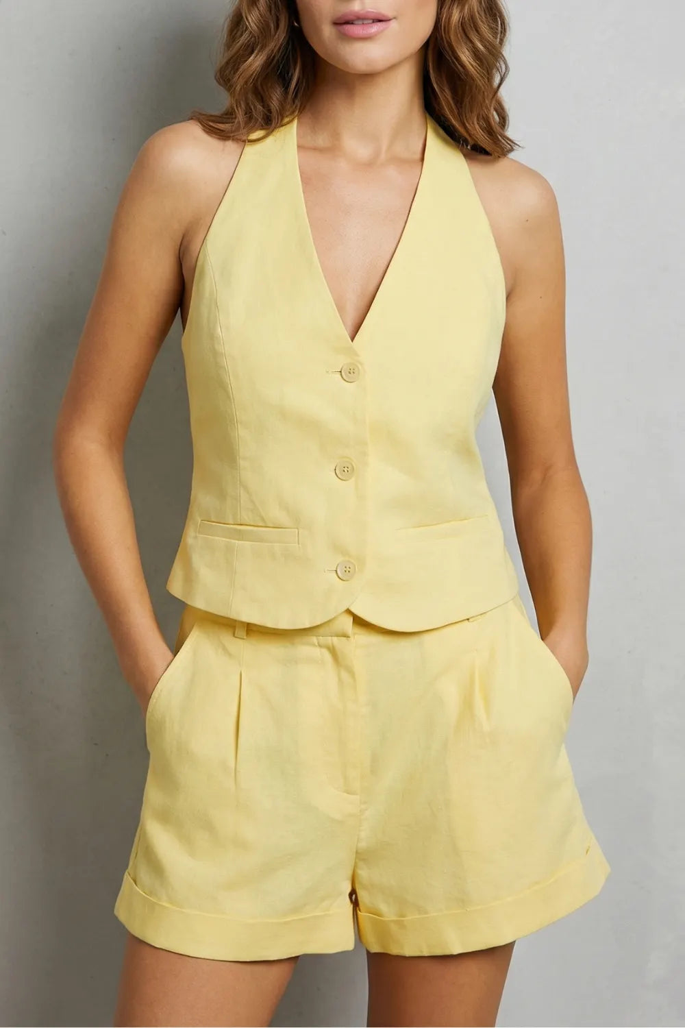 Backless summer tailoring – Vest and short set