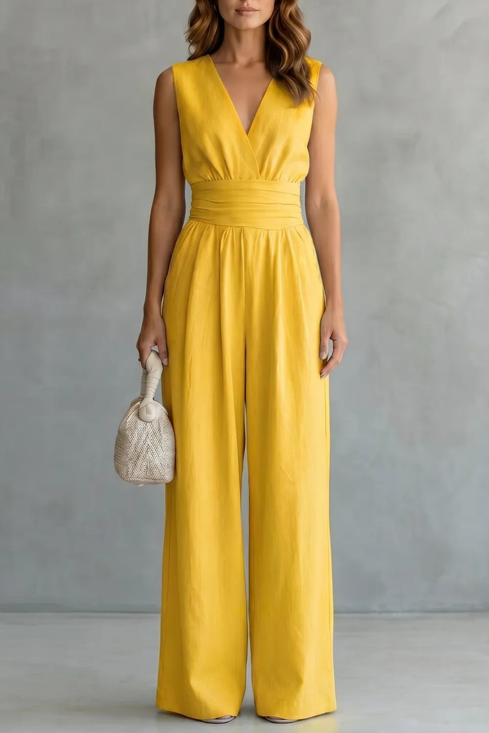 Waist-defining elegance – Sleeveless jumpsuit