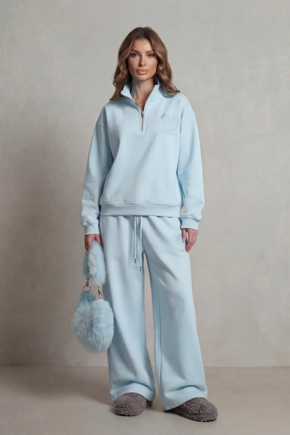 Embroidered crest – Zip lounge set