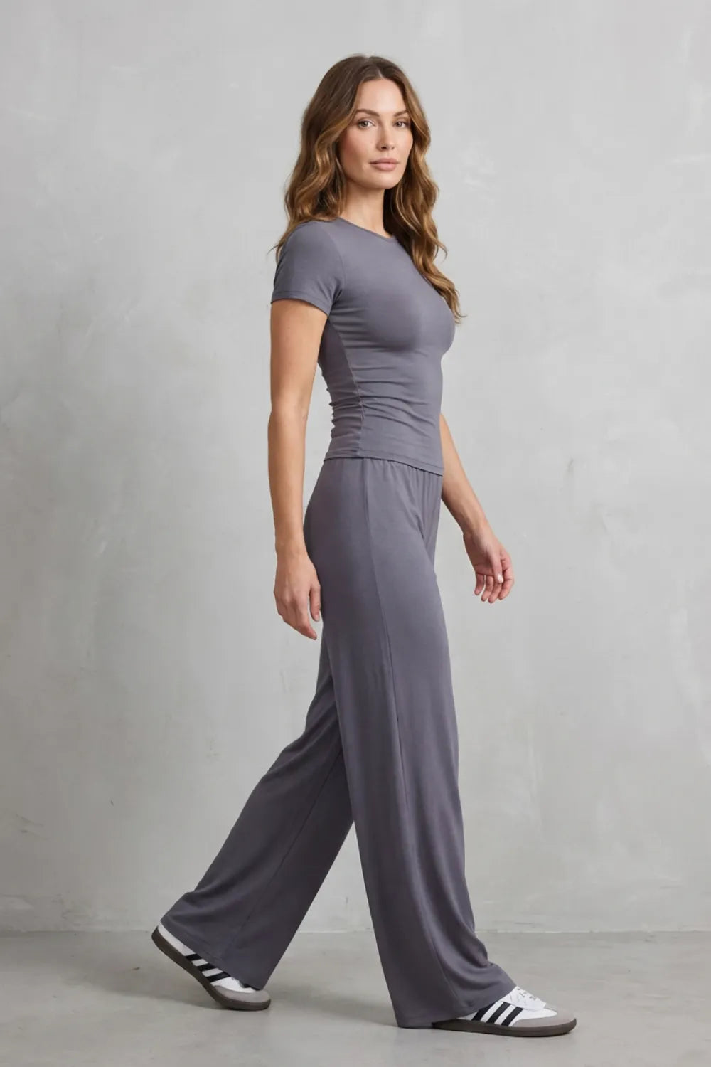 Sleek Simplicity – Pure Color Wide-Leg Pants Suit
