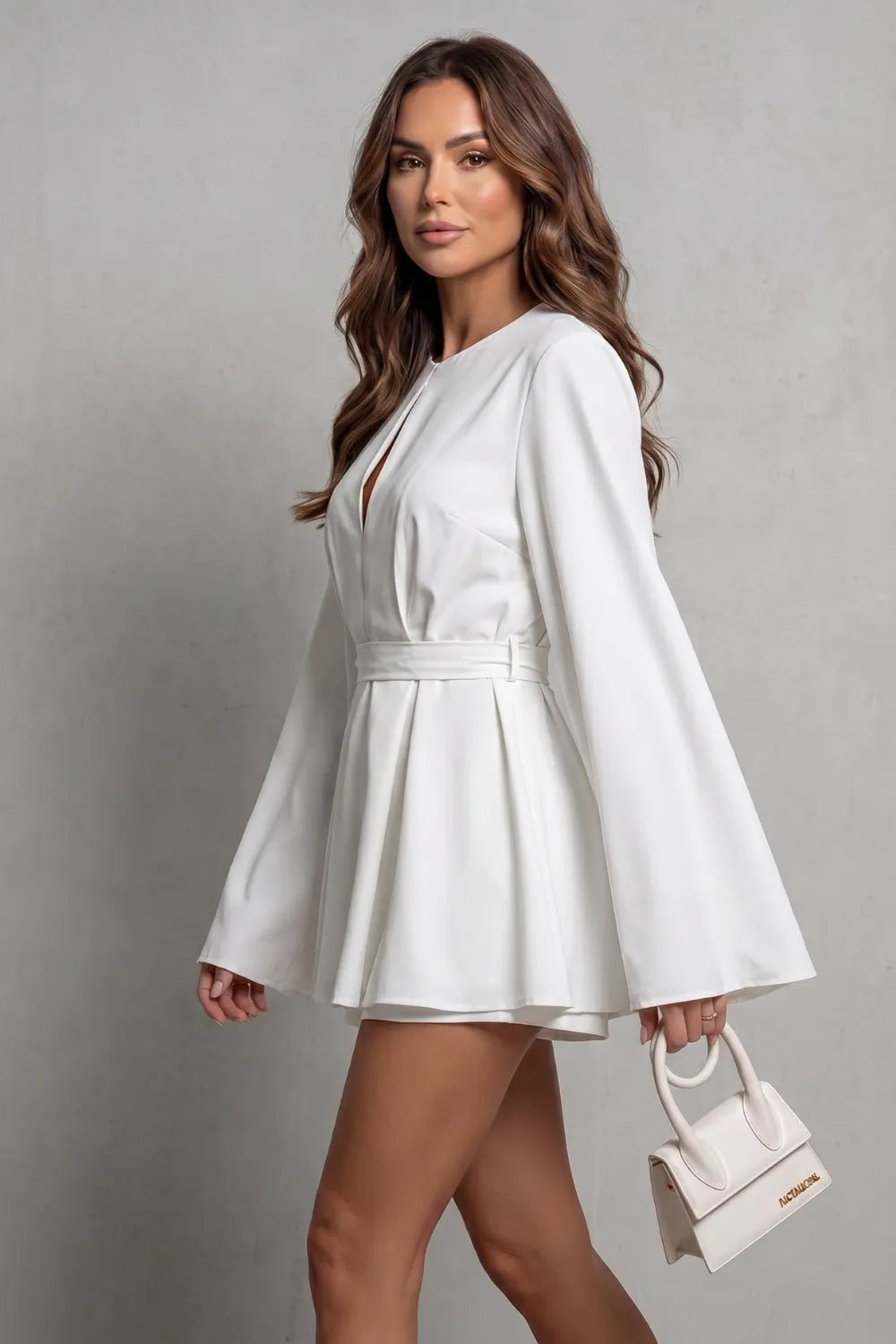 Romantic open-back design – Mini dress