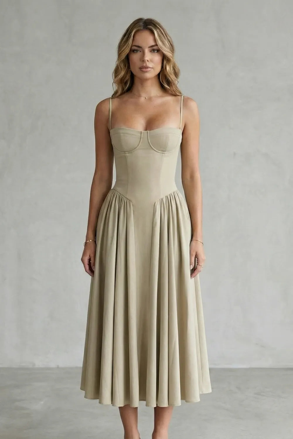 Timeless structure – Women’s Sleeveless Structured Dress