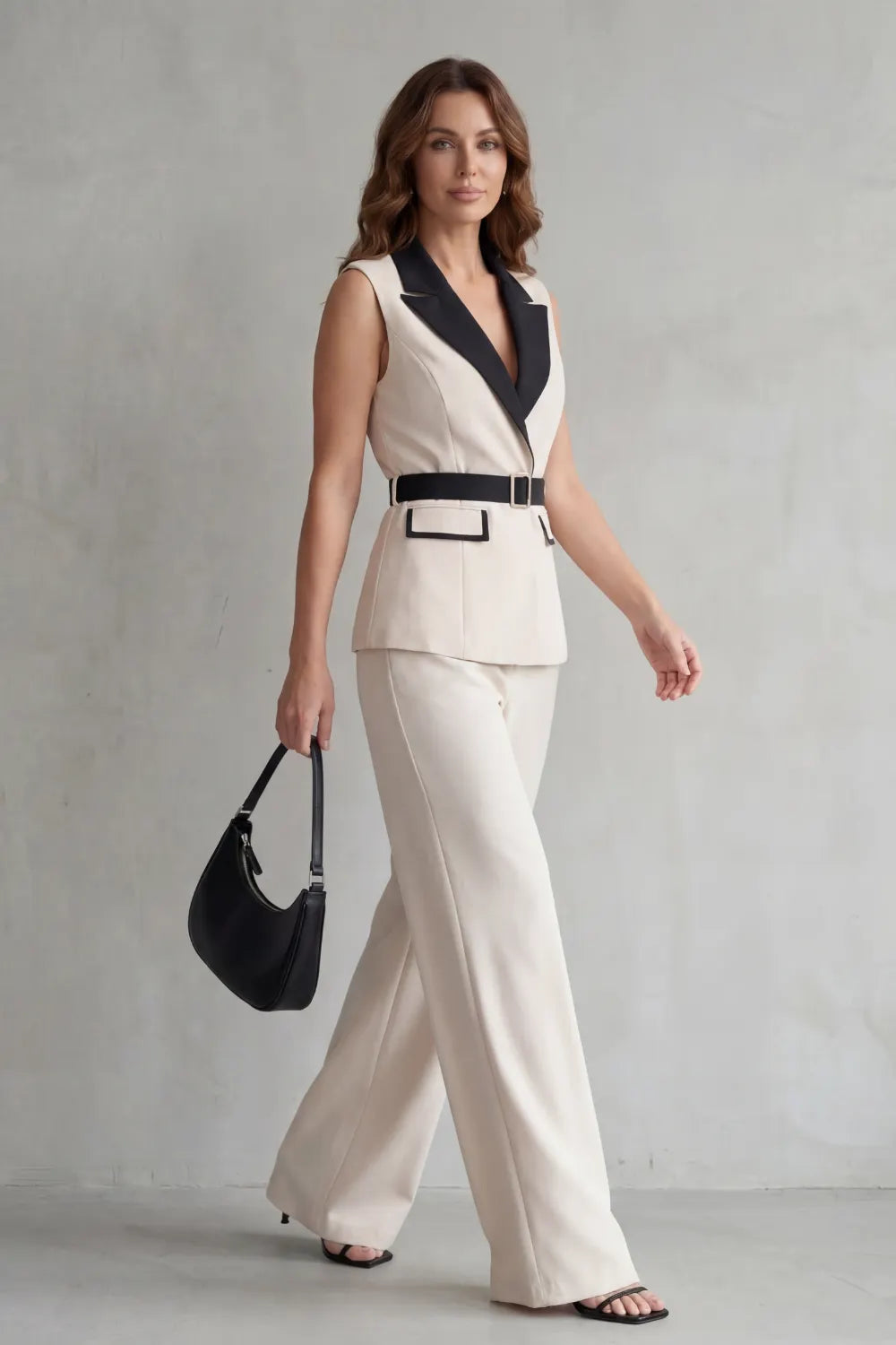 Two-tone lapel – Sleeveless trouser suit