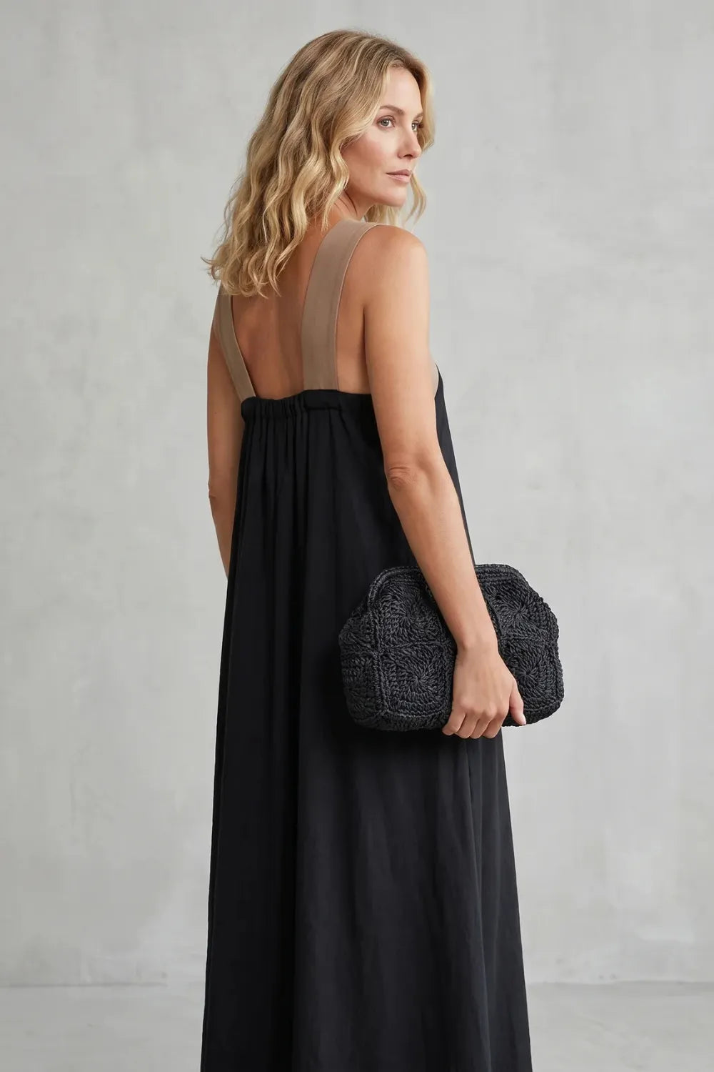 Cross-halter elegance – Maxi dress