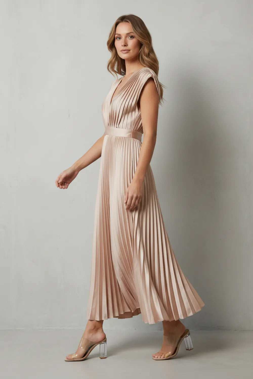 Flowing pleated elegance – Midi dress