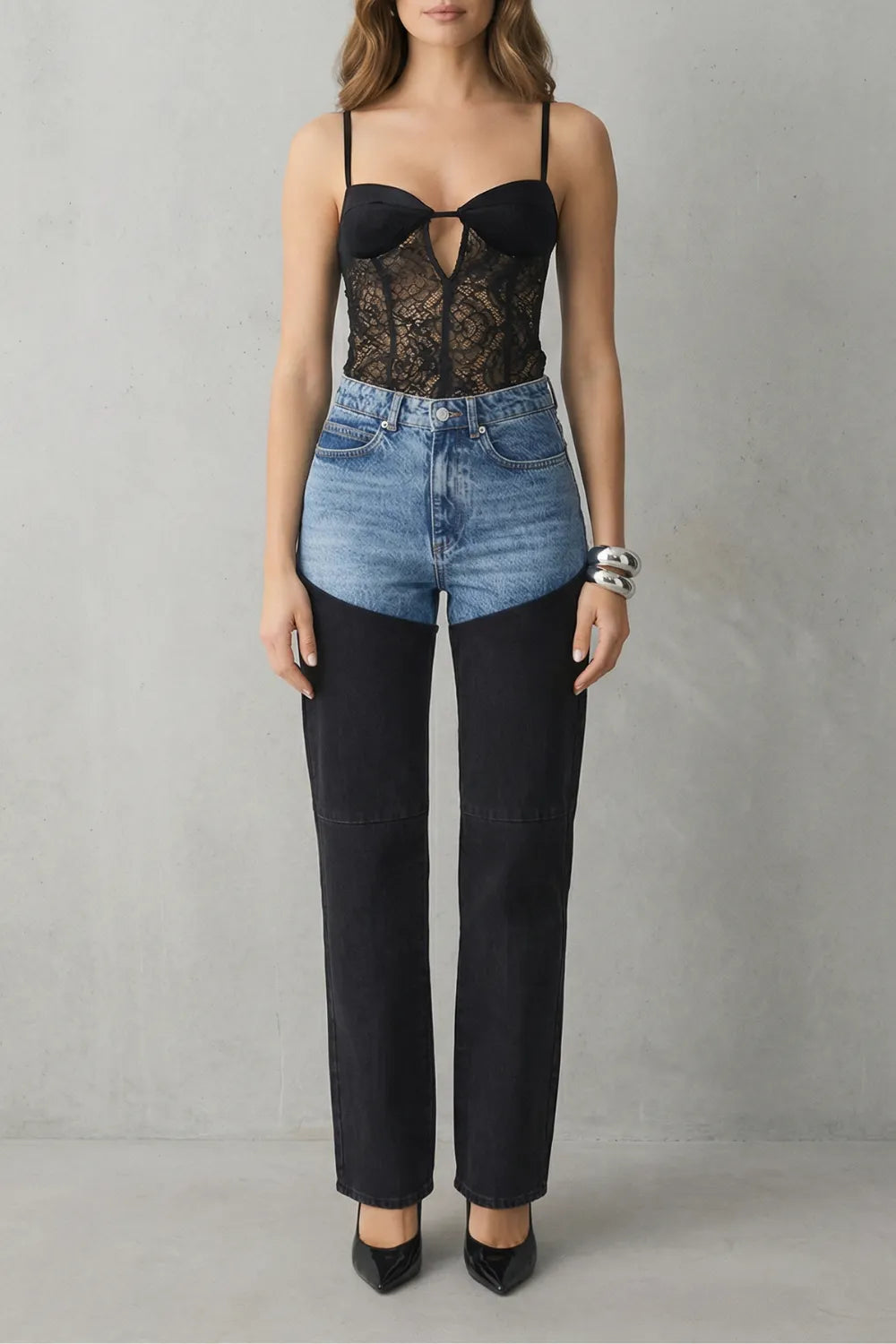 Two-tone illusion – High-rise straight jeans