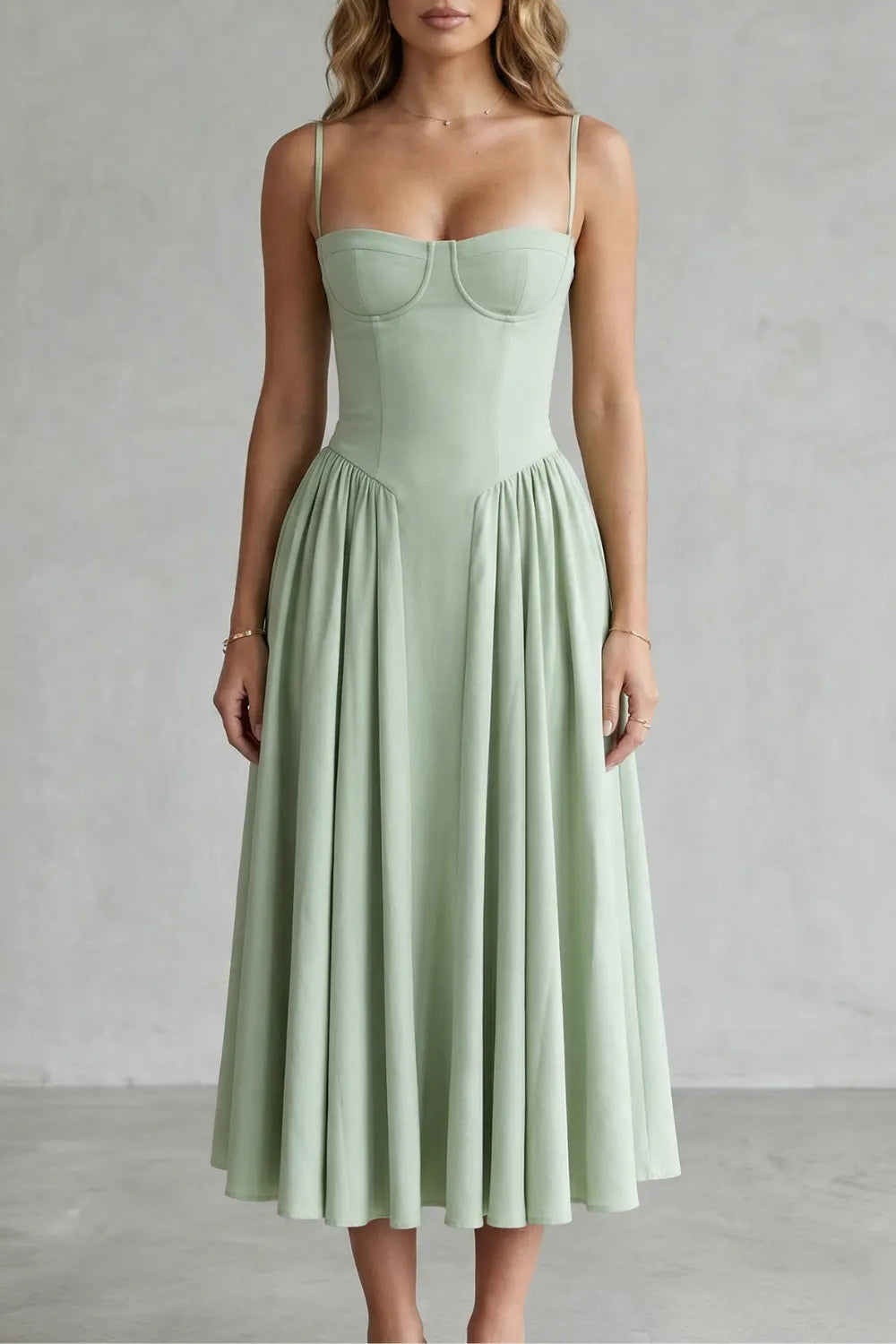 Timeless structure – Women’s Sleeveless Structured Dress