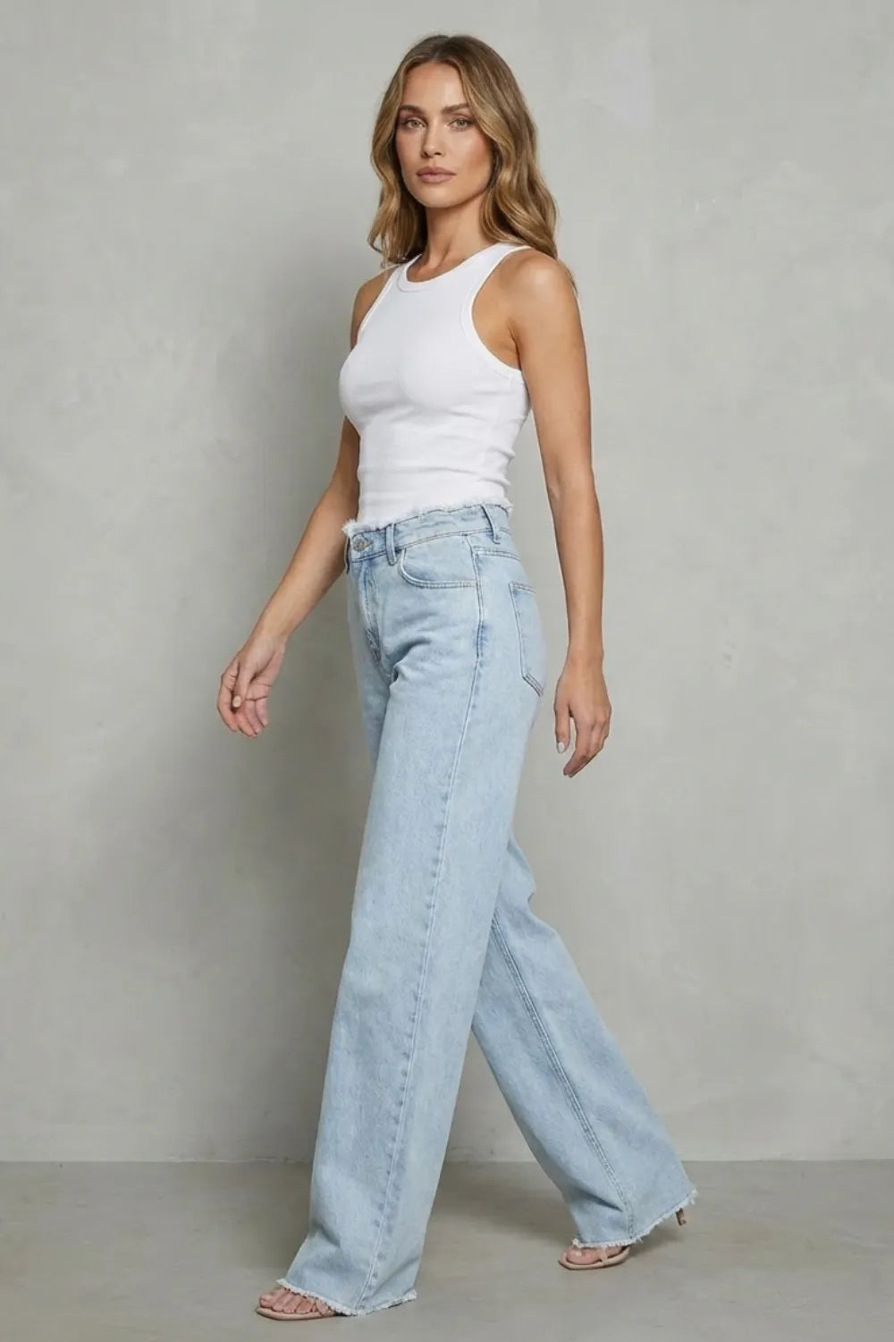 Raw hem detail – High-waist wide-leg jeans